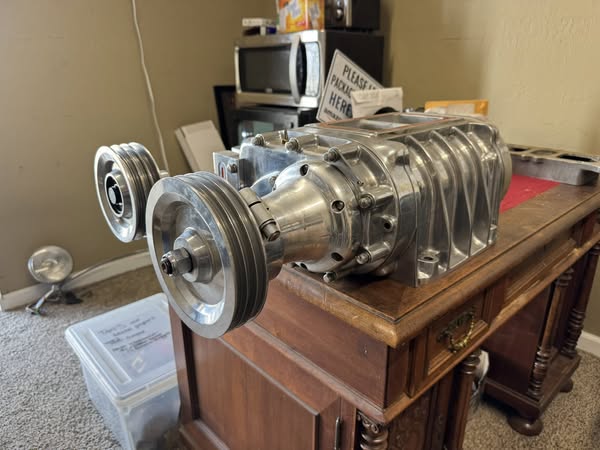 Load image into Gallery viewer, Fully Polished 4-71 Blower Supercharger!
