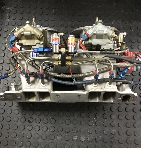 Load image into Gallery viewer, Weiand BBC 9.8” Deck Tunnel Ram Manifold with Dual Holley 1050 Dominators and Complete NOS Single Stage Fogger System
